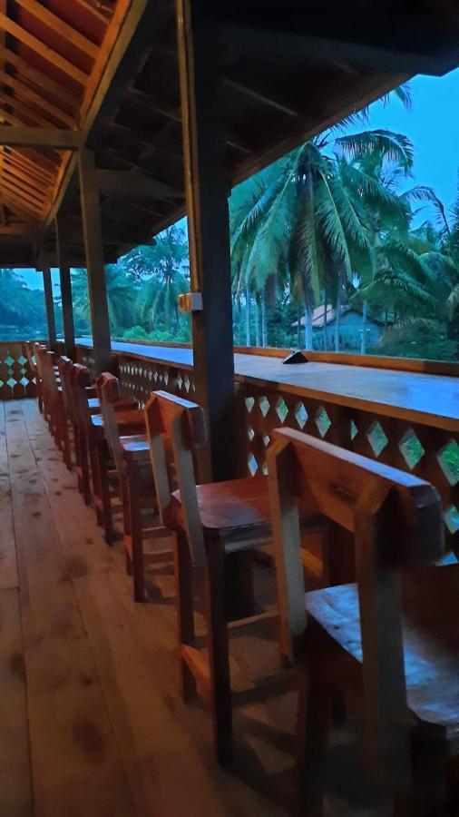 Rumah Nalu Surf Camp Krui Bagian luar foto