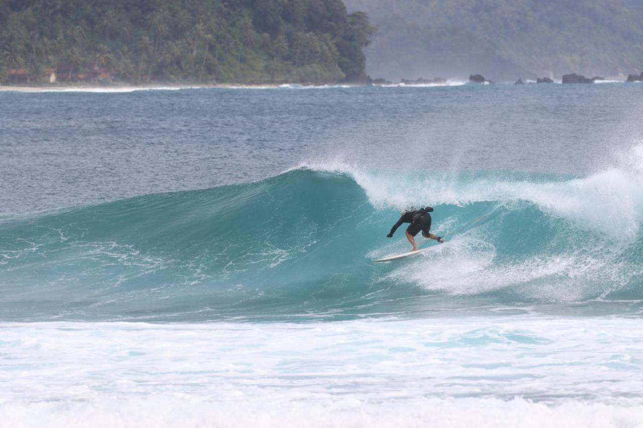 Rumah Nalu Surf Camp Krui Bagian luar foto