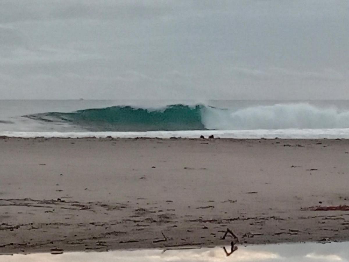 Rumah Nalu Surf Camp Krui Bagian luar foto