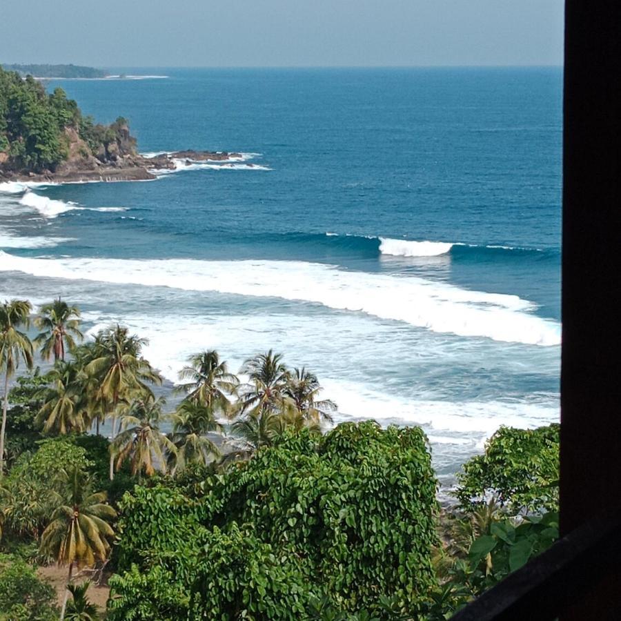 Rumah Nalu Surf Camp Krui Bagian luar foto