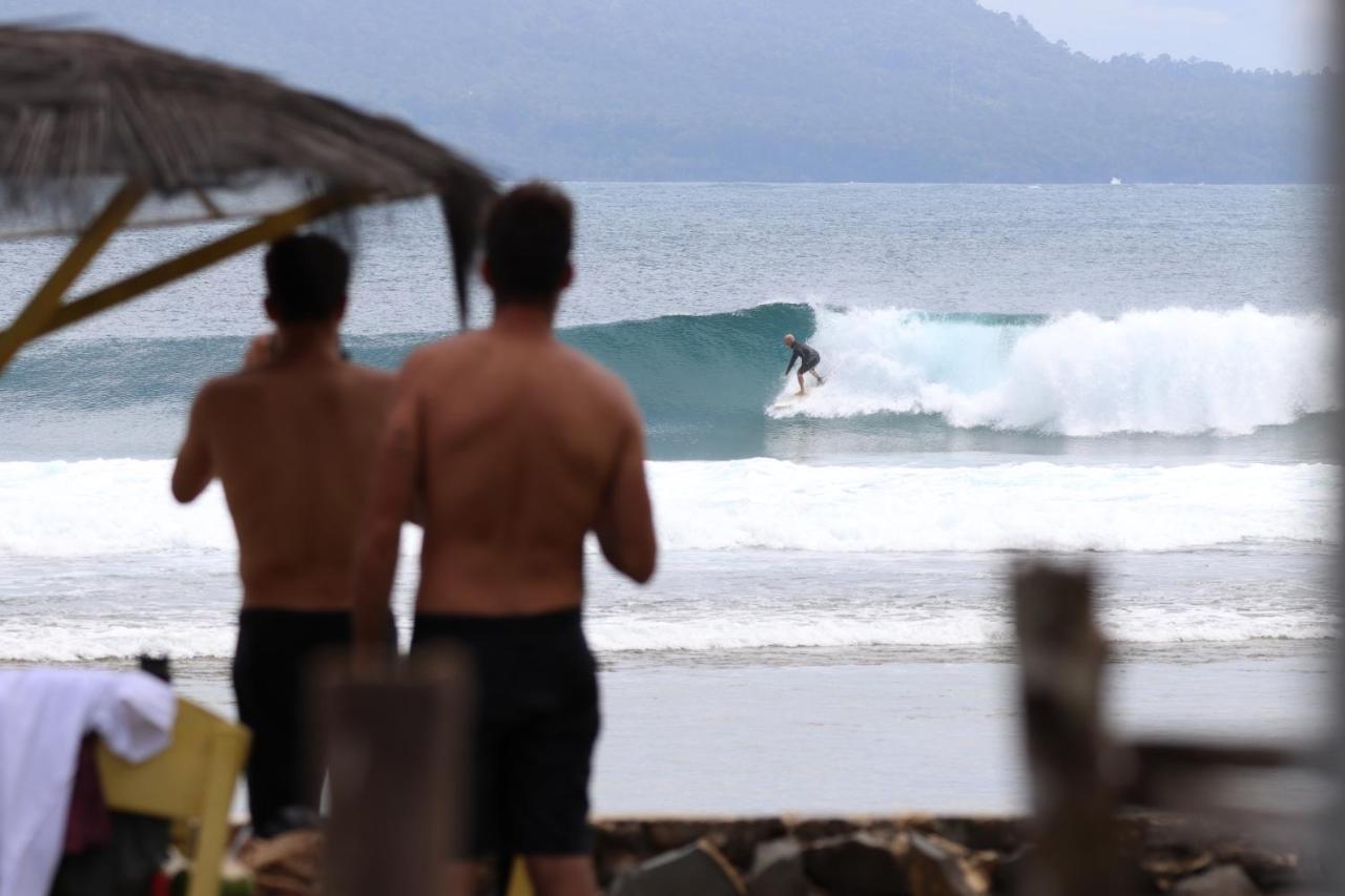 Rumah Nalu Surf Camp Krui Bagian luar foto