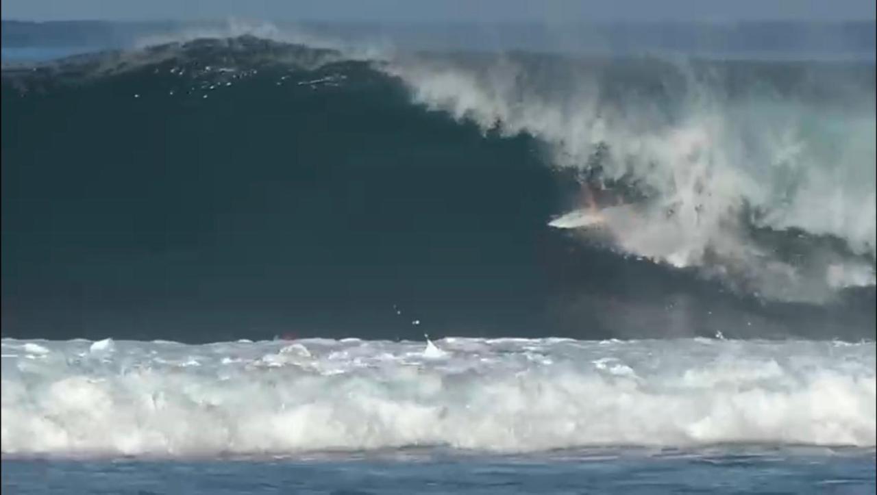 Rumah Nalu Surf Camp Krui Bagian luar foto