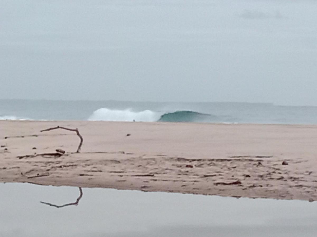 Rumah Nalu Surf Camp Krui Bagian luar foto