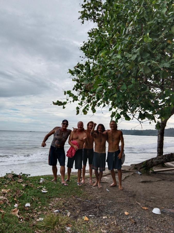Rumah Nalu Surf Camp Krui Bagian luar foto