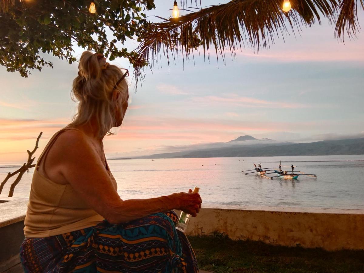 Rumah Nalu Surf Camp Krui Bagian luar foto