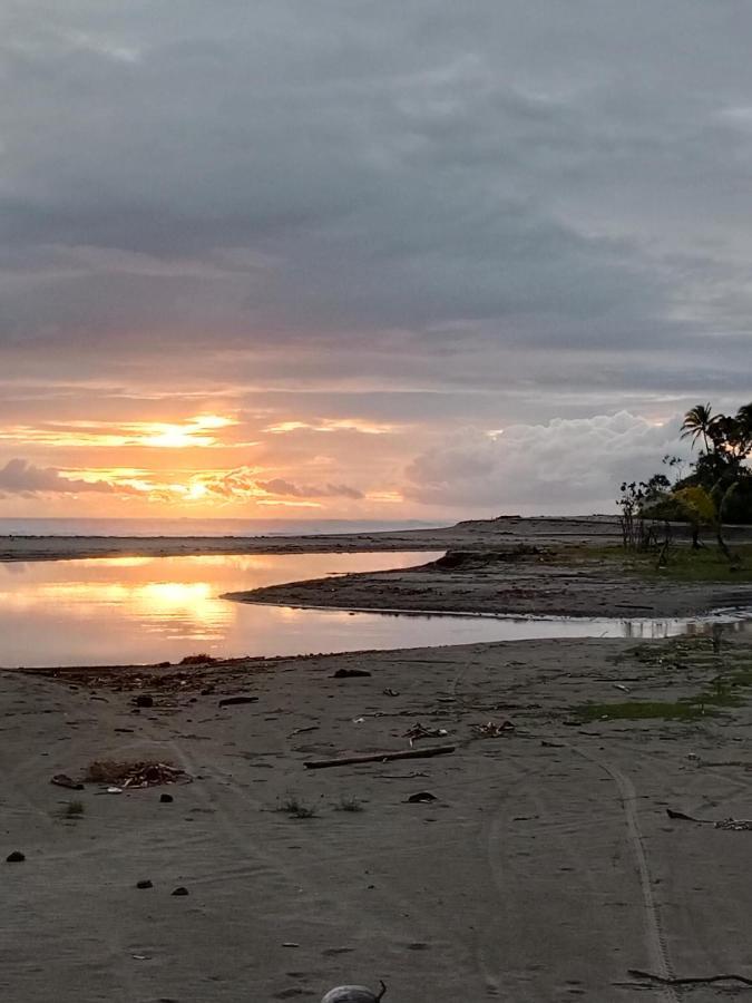 Rumah Nalu Surf Camp Krui Bagian luar foto