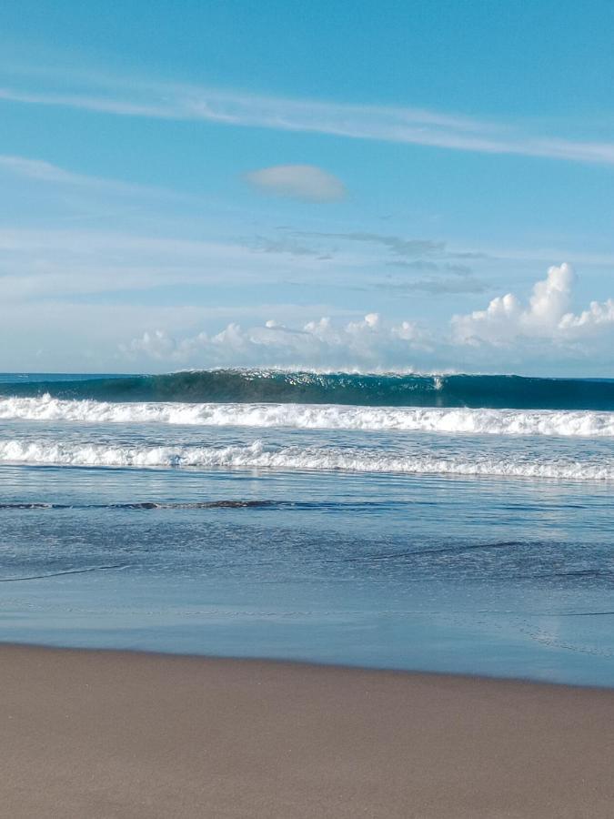 Rumah Nalu Surf Camp Krui Bagian luar foto