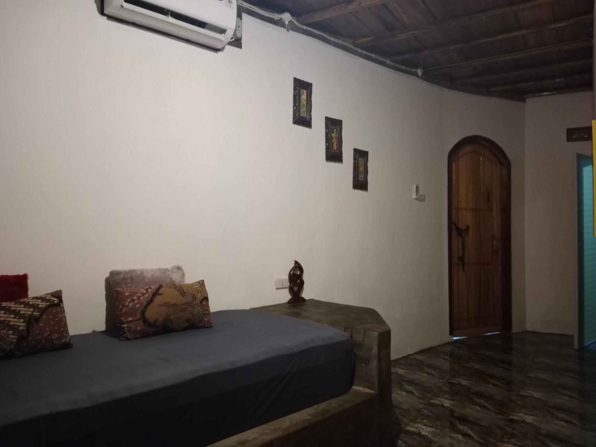 Rumah Nalu Surf Camp Krui Bagian luar foto