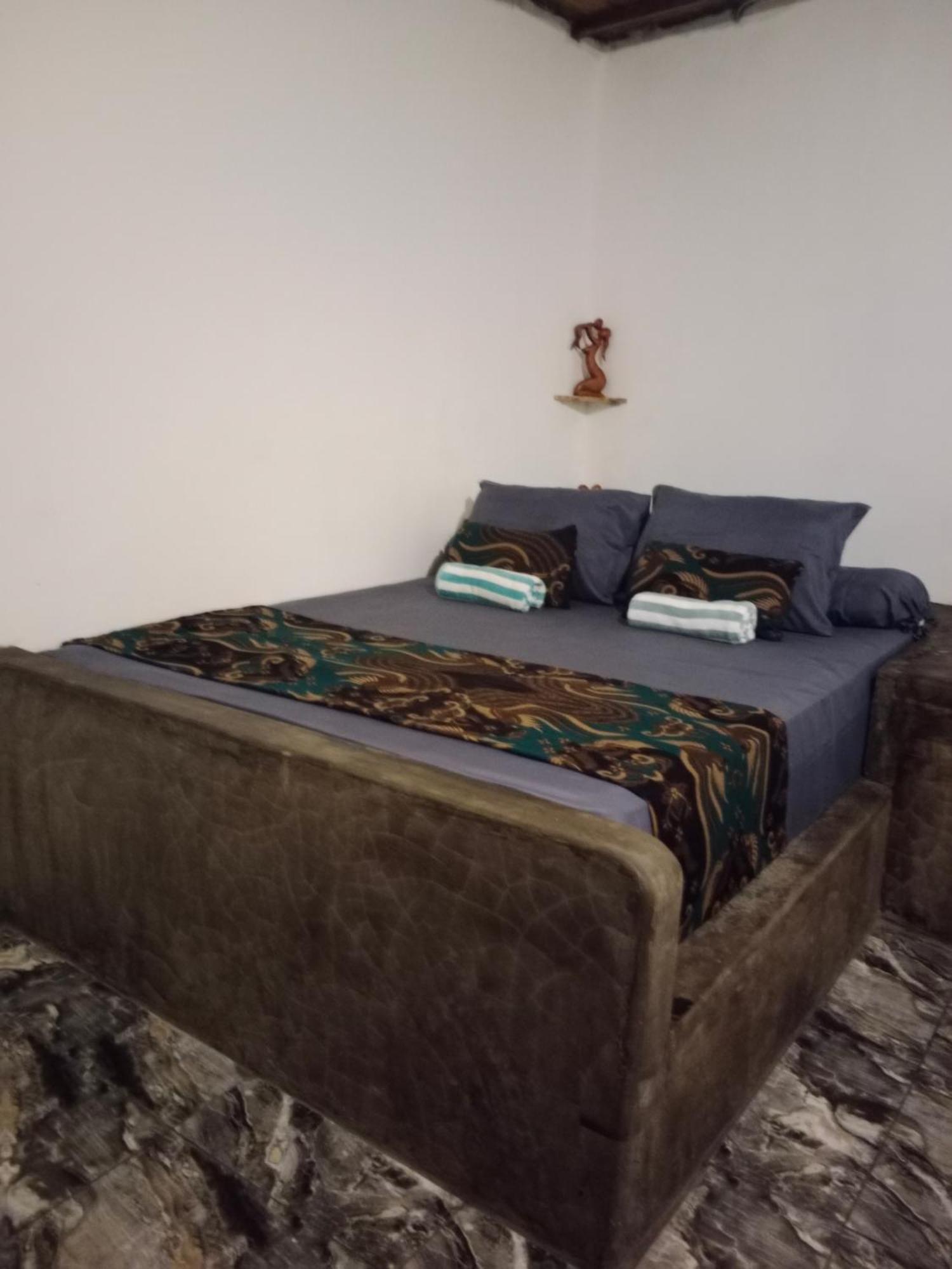 Rumah Nalu Surf Camp Krui Bagian luar foto