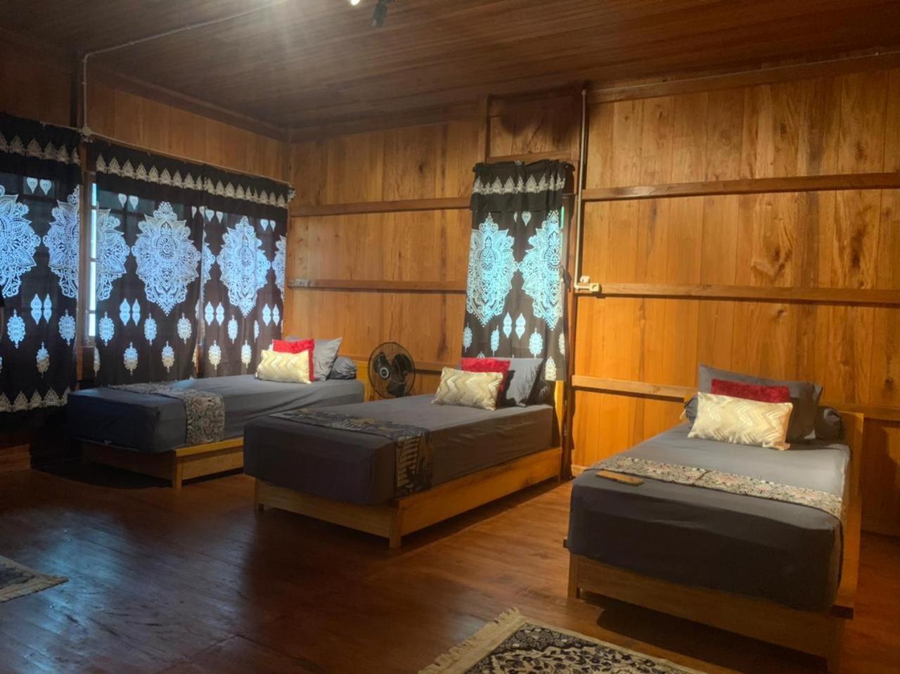 Rumah Nalu Surf Camp Krui Bagian luar foto